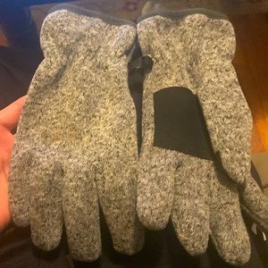 Men’s grey gloves